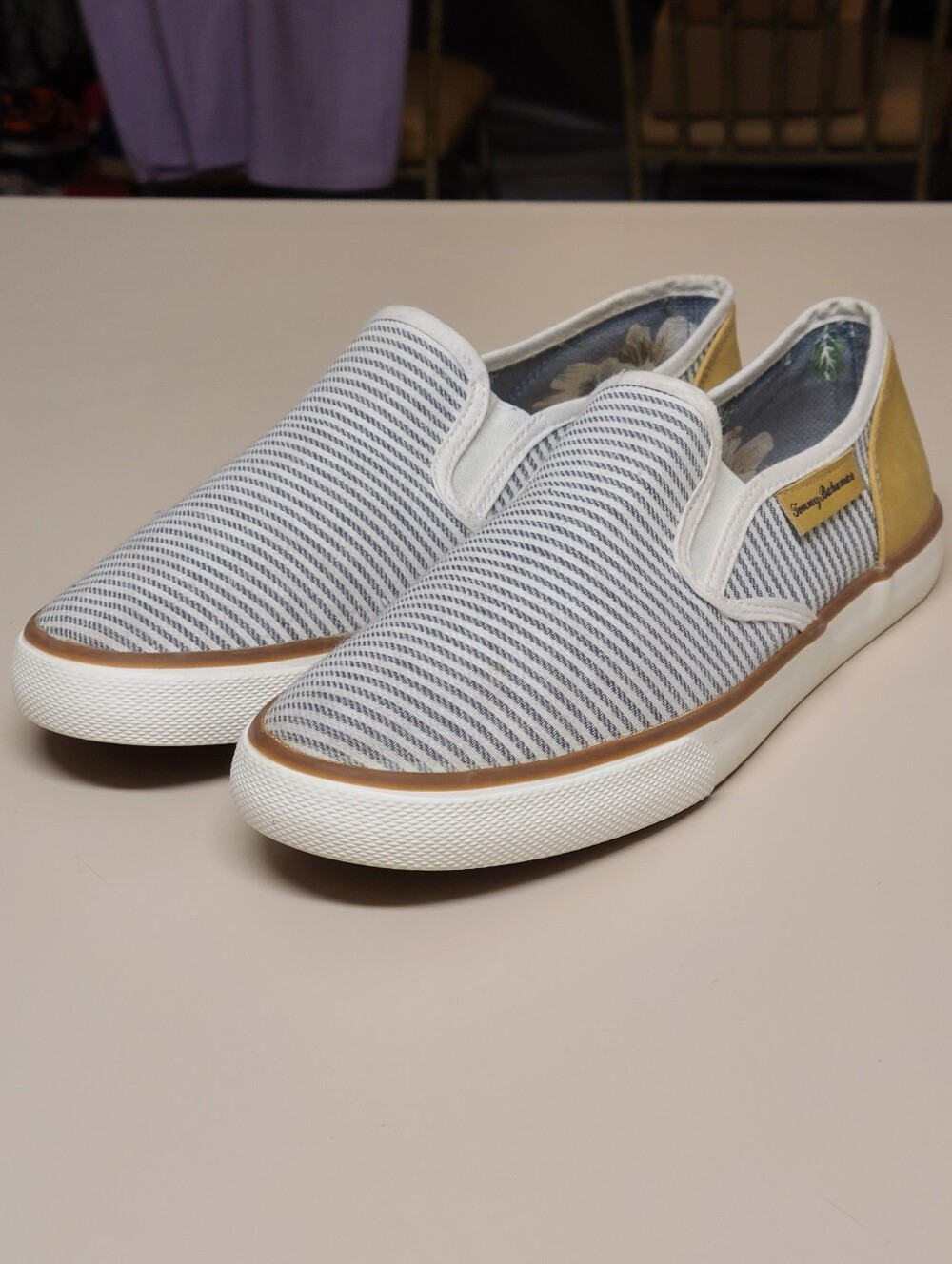 Tommy Bahama nautical striped casual slip on sneakers size 9